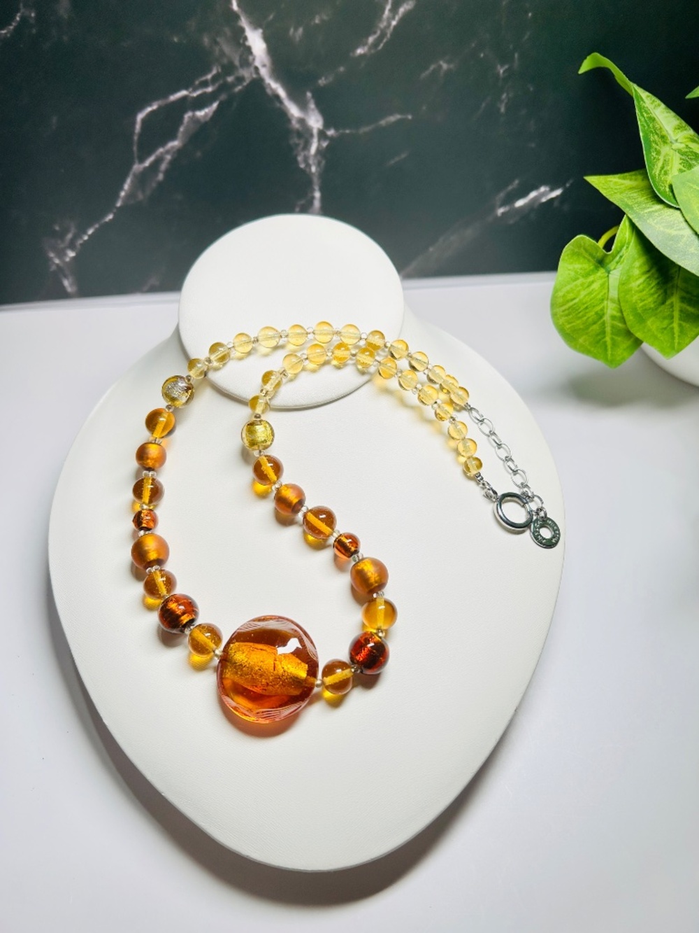 Striking Antica Murrina Venetian Murano Glass Gold Foil beaded necklace - Picture 14 of 14